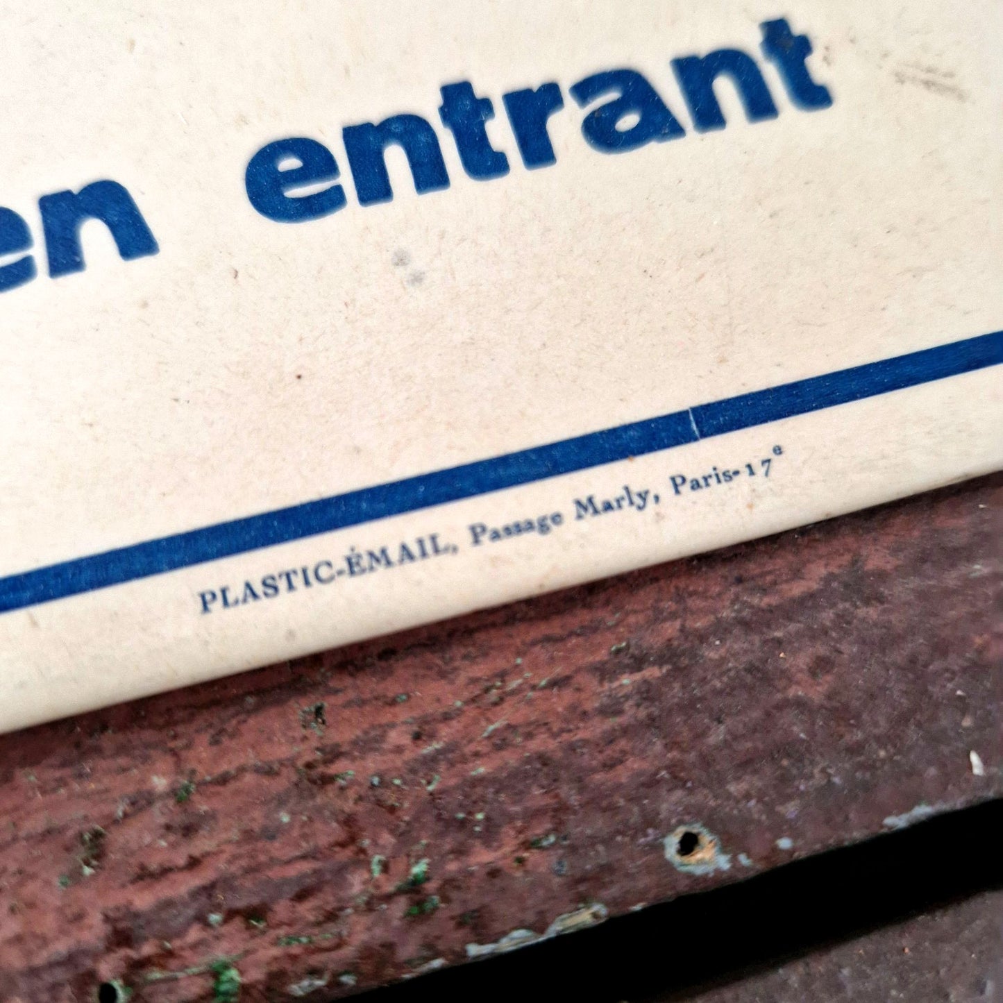 panneau metal toilettes vintage