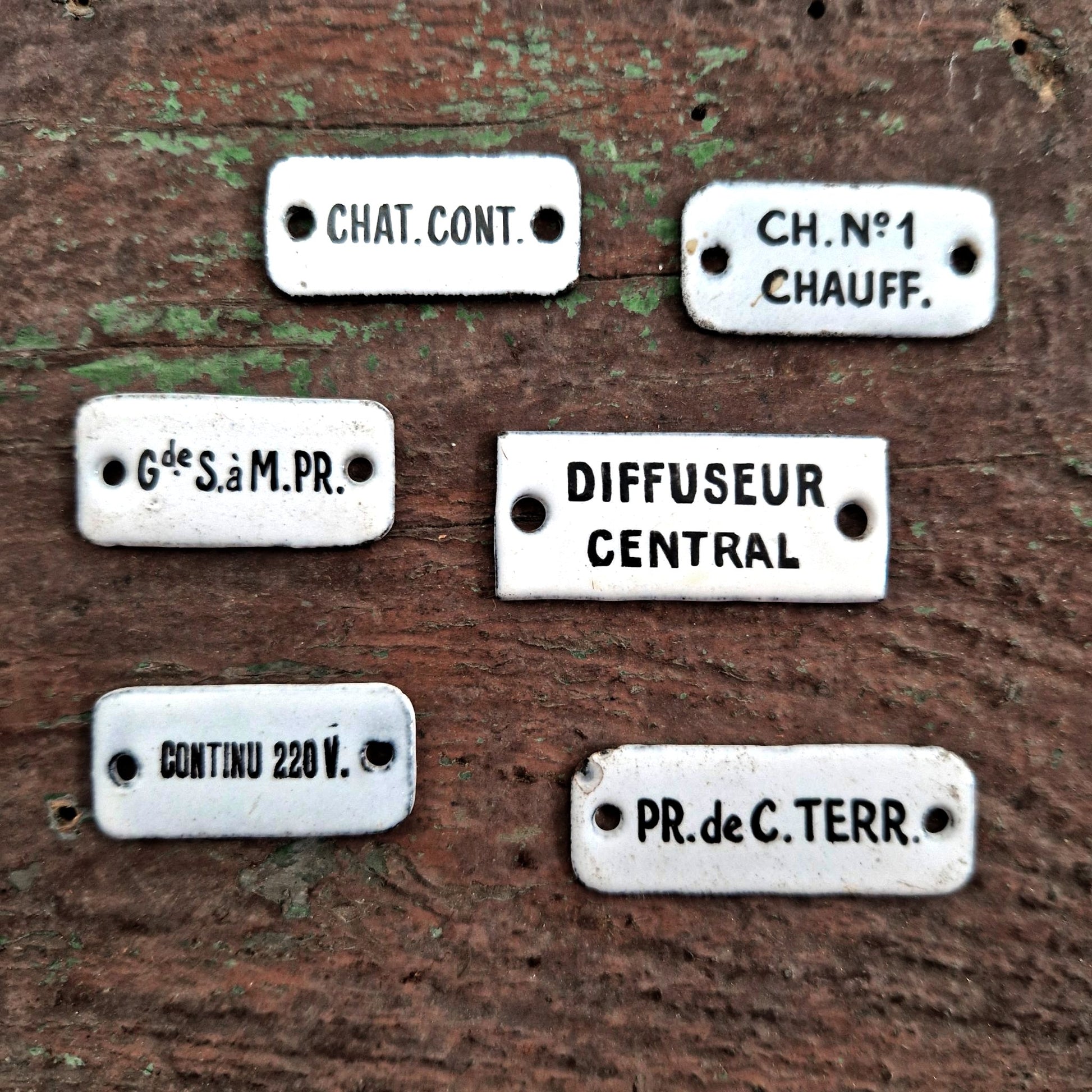 petites plaques emaillees signalisation