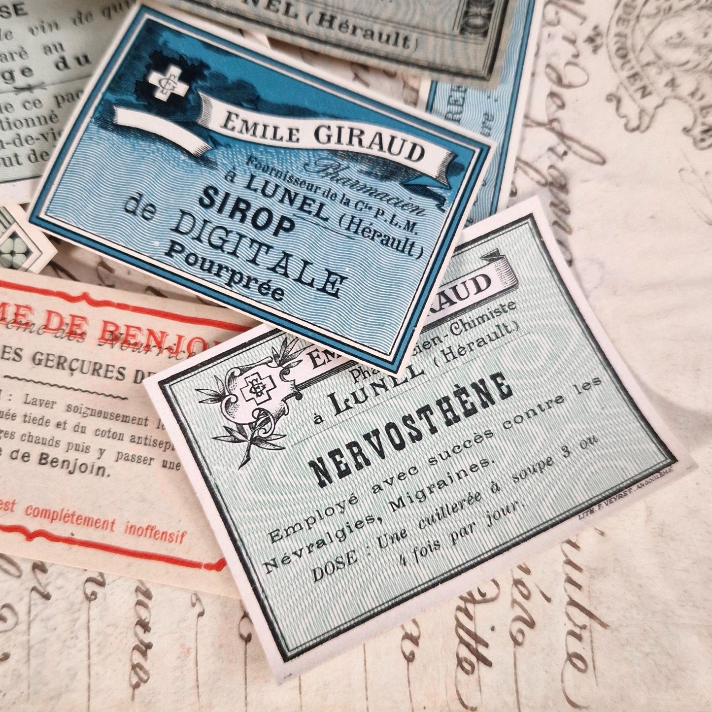Lot de 10 anciennes étiquettes de pharmacie