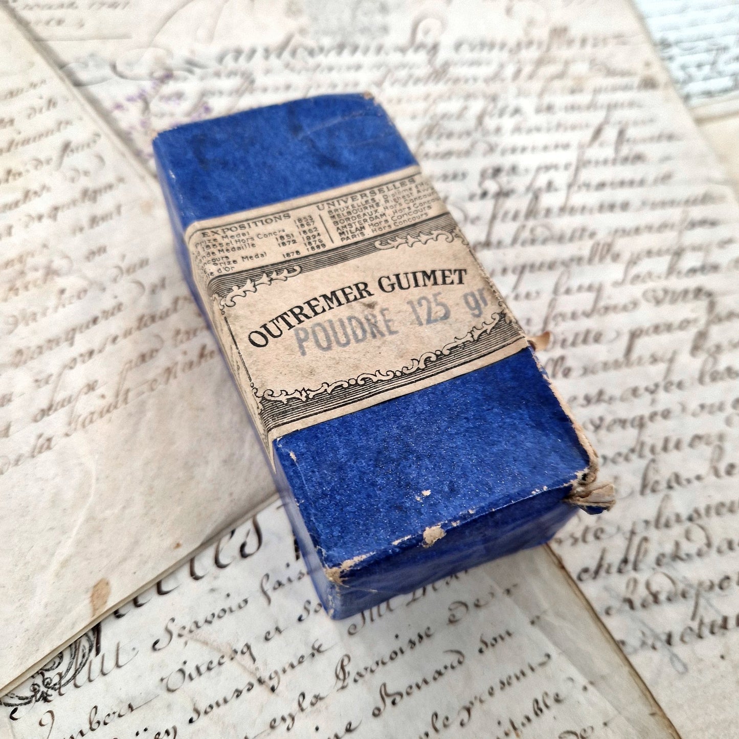 pigment bleu guimet plein vers 1900