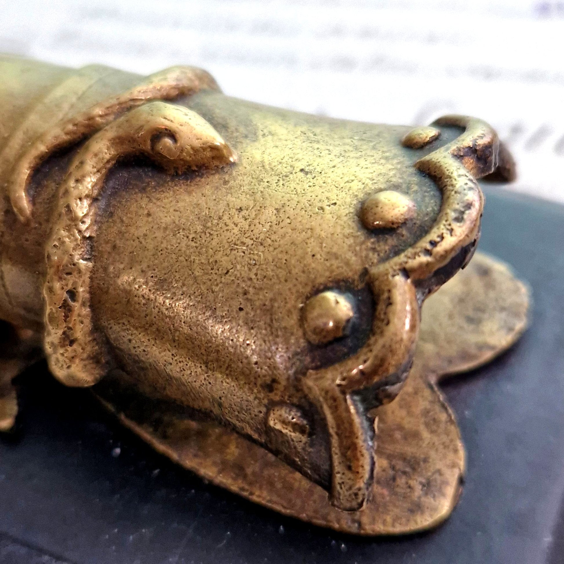 pince courrier main bronze serpent