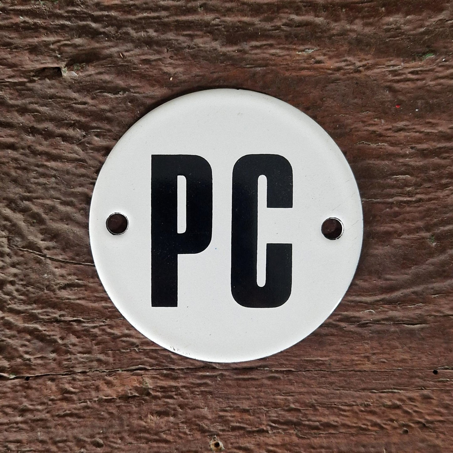 Round enamel sign "PC"