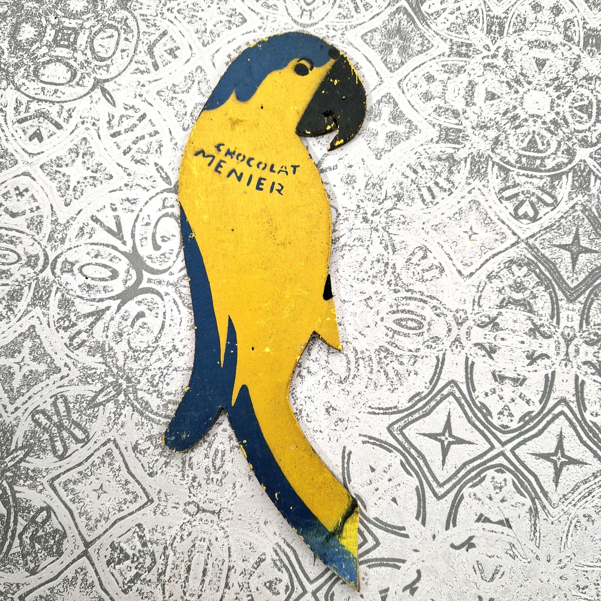 plaque bois peint chocolat menier perroquet