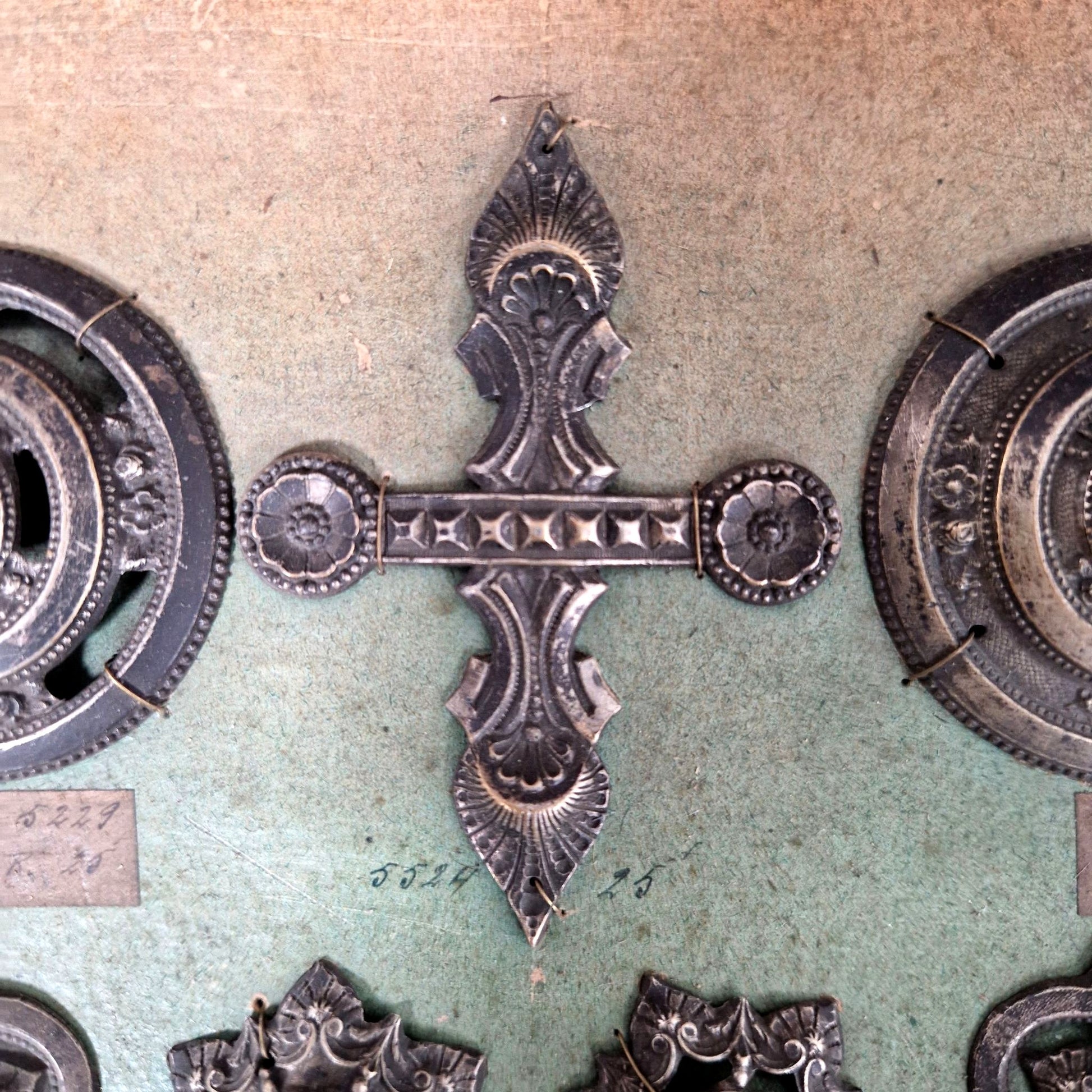 plaque décorative rosaces 1900