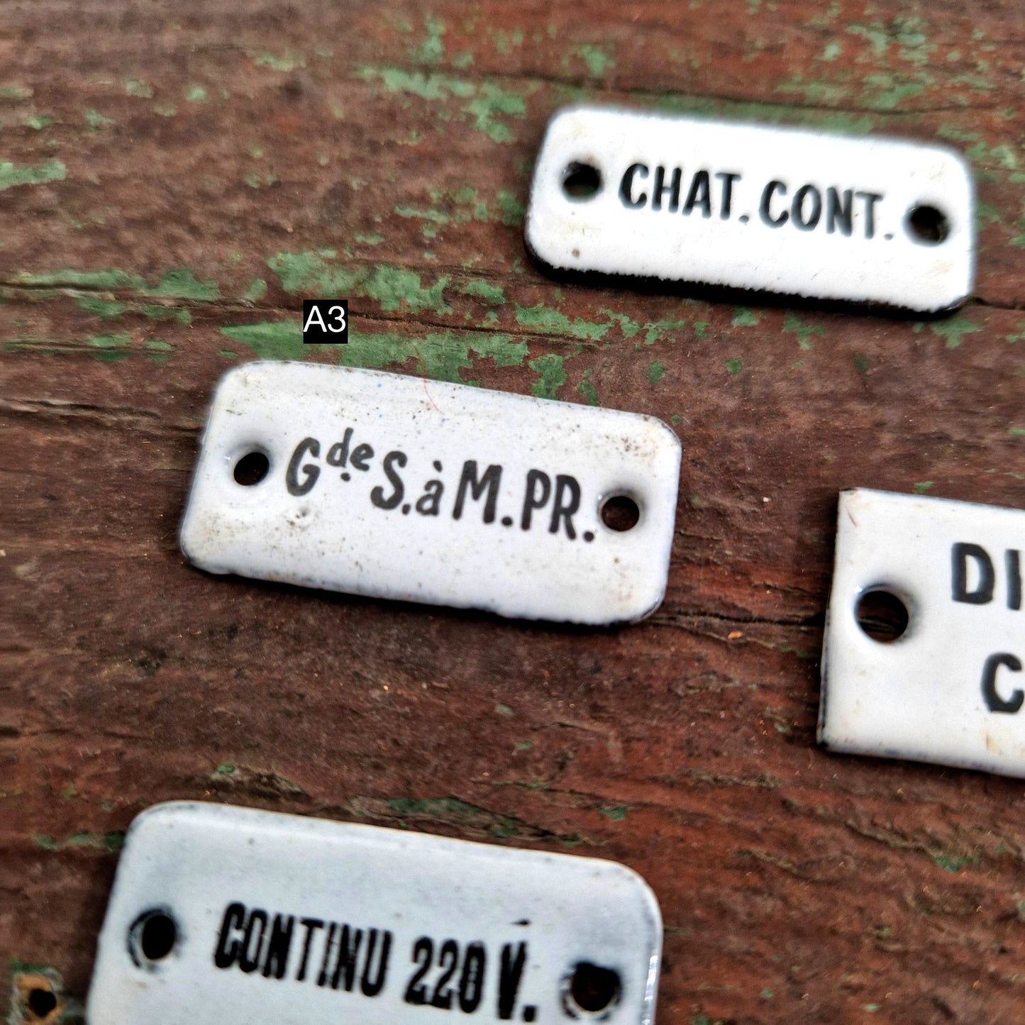 plaque emaillee blanche noire industrielle