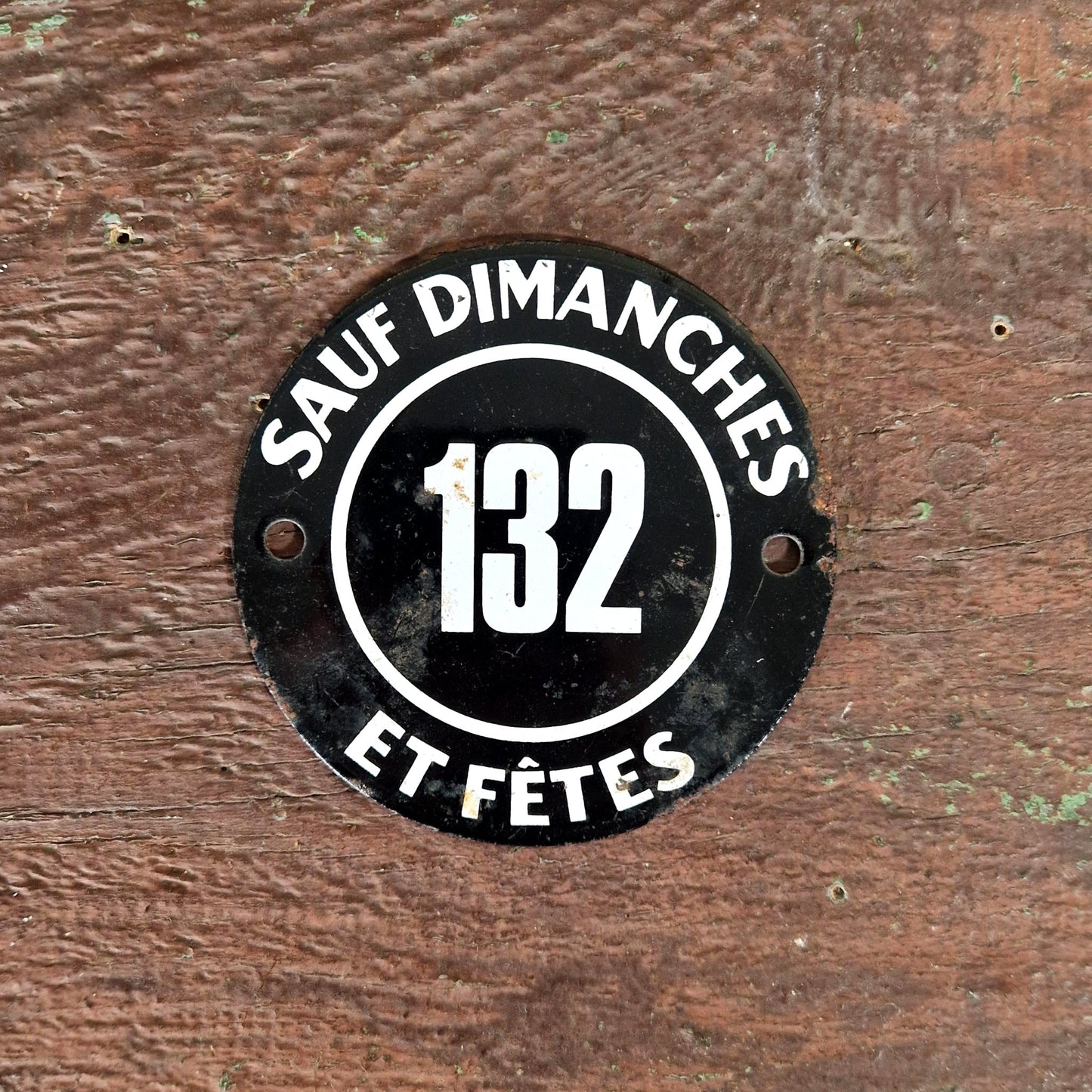 Plaque émaillée « Transport en commun - 132 »