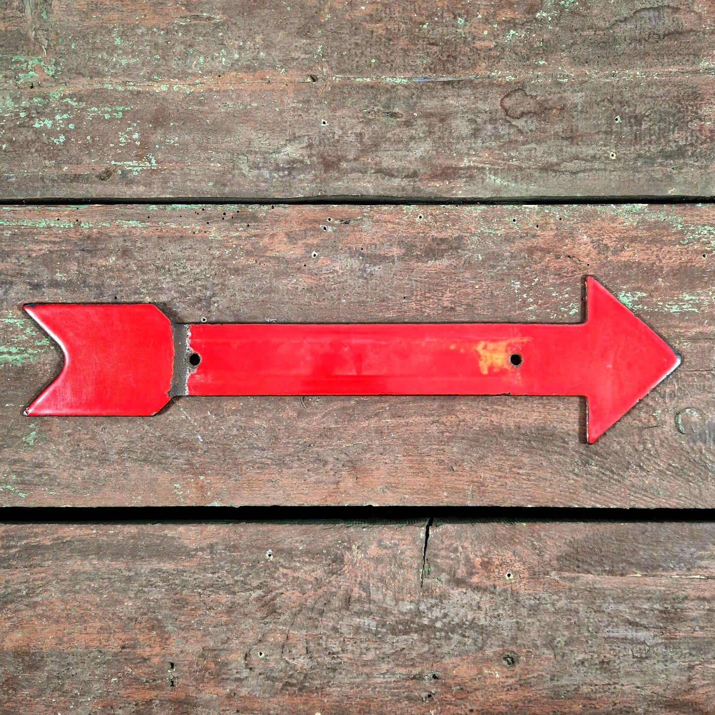 plaque emaillee fleche directionnelle rouge