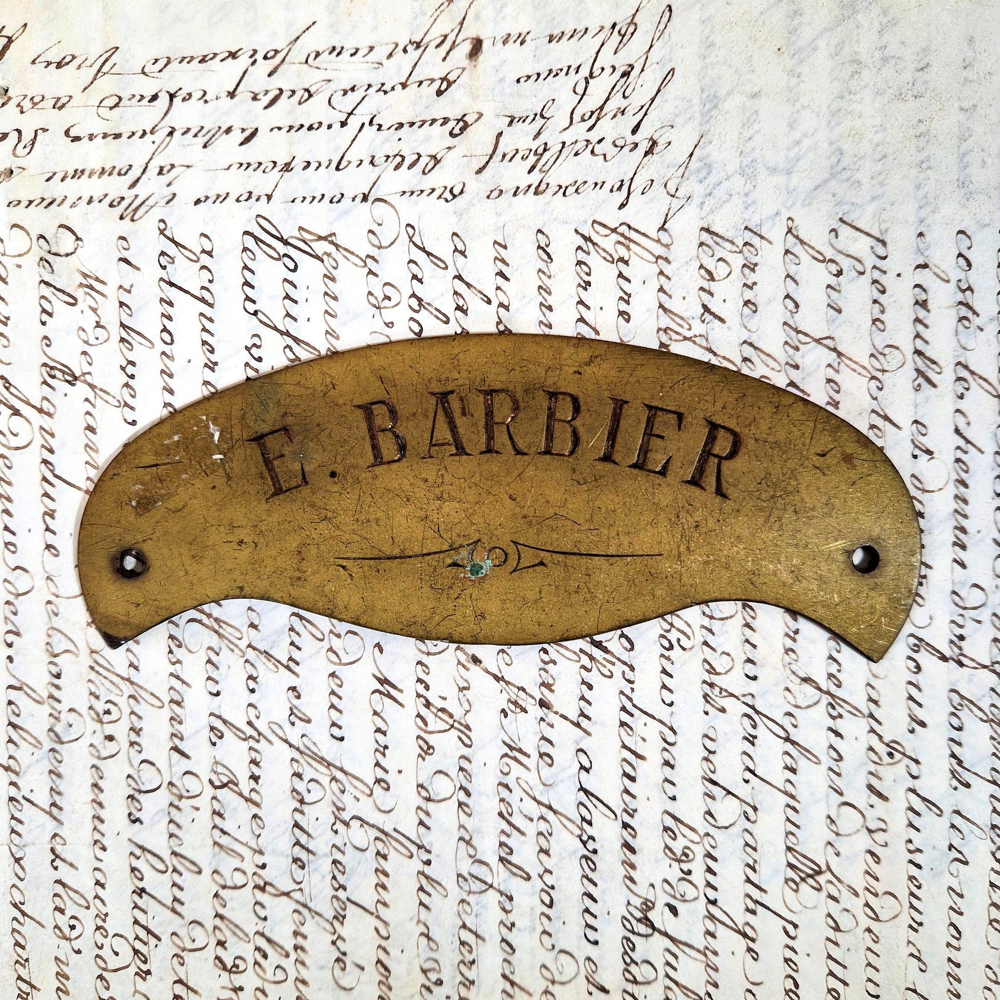 plaque gravée e barbier atelier