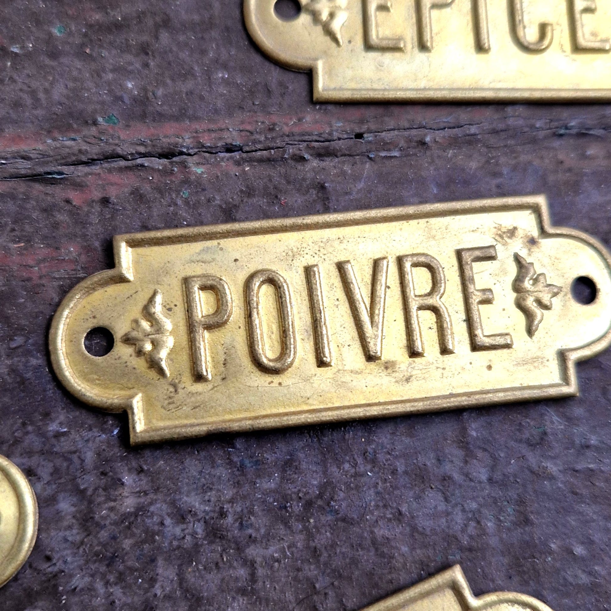 plaque laiton vintage poivre