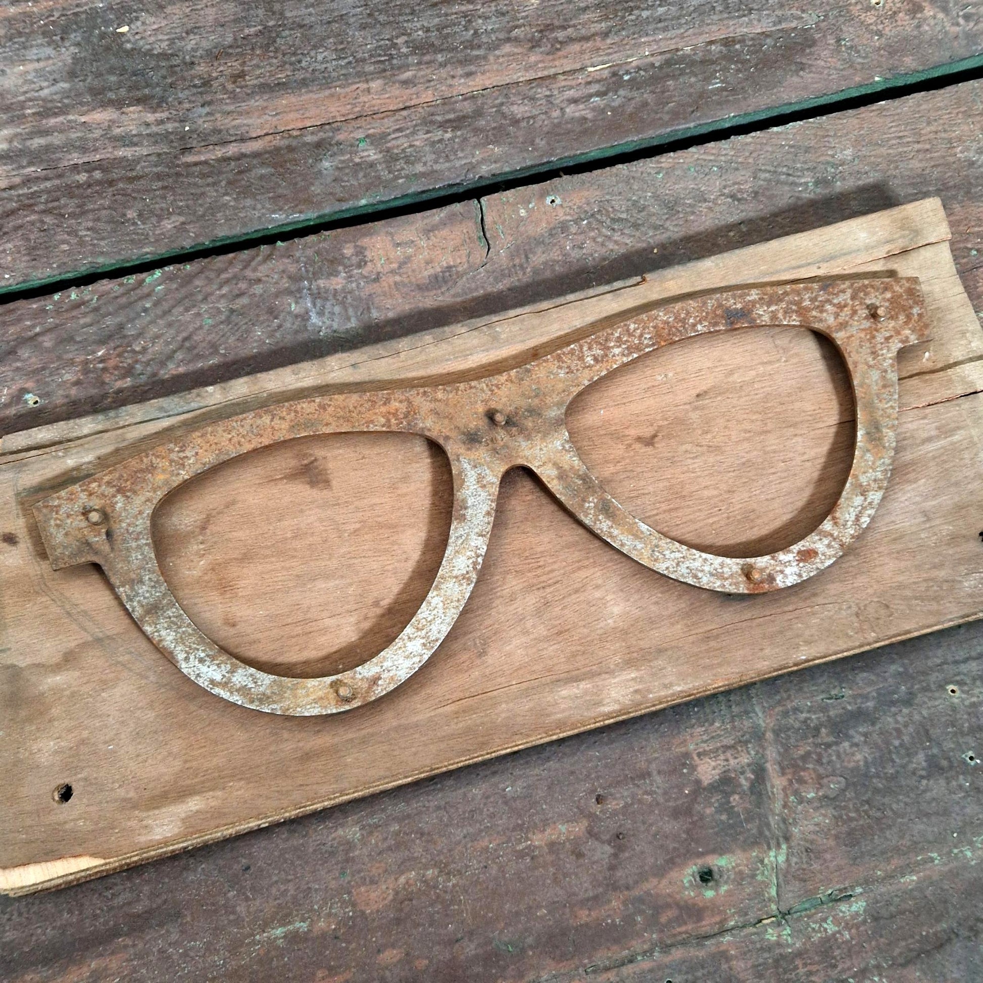 plaque metal lunettes
