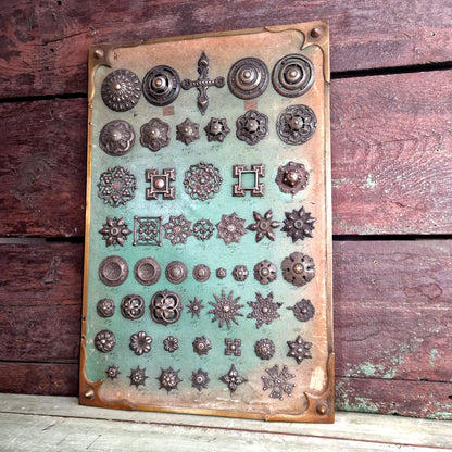 plaque ornements metalliques anciens