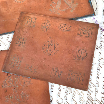 plaque typographe cuivre monogrammes art nouveau