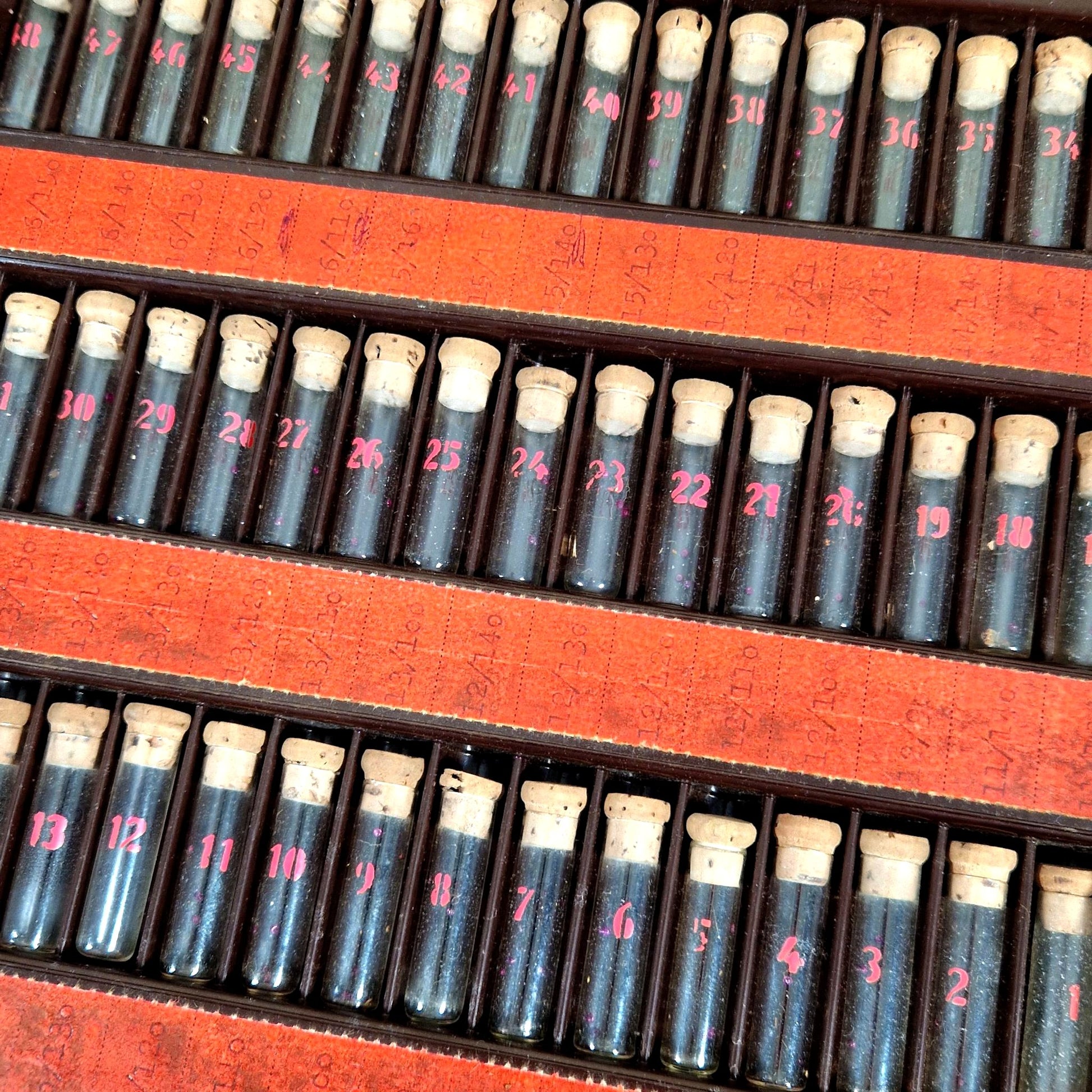 plateau horloger tubes numerotes verre