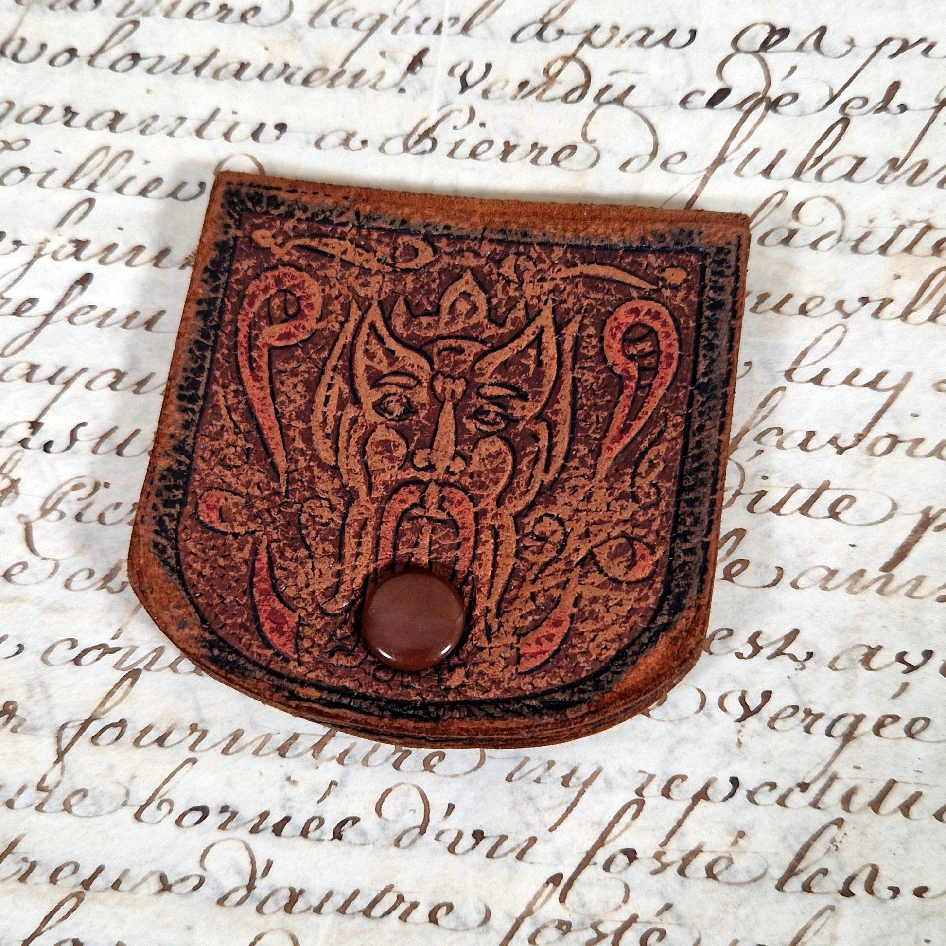 pochette cuir demon art nouveau