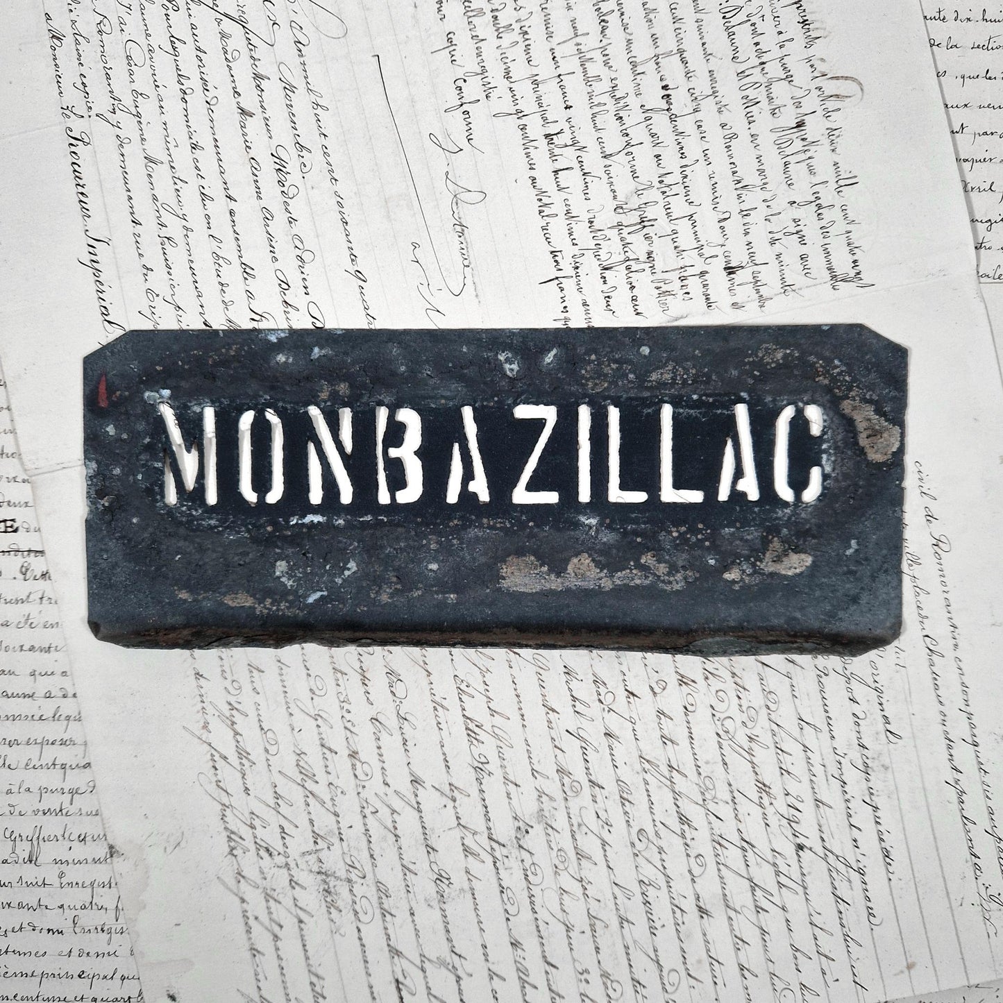 pochoir ancien monbazillac metal