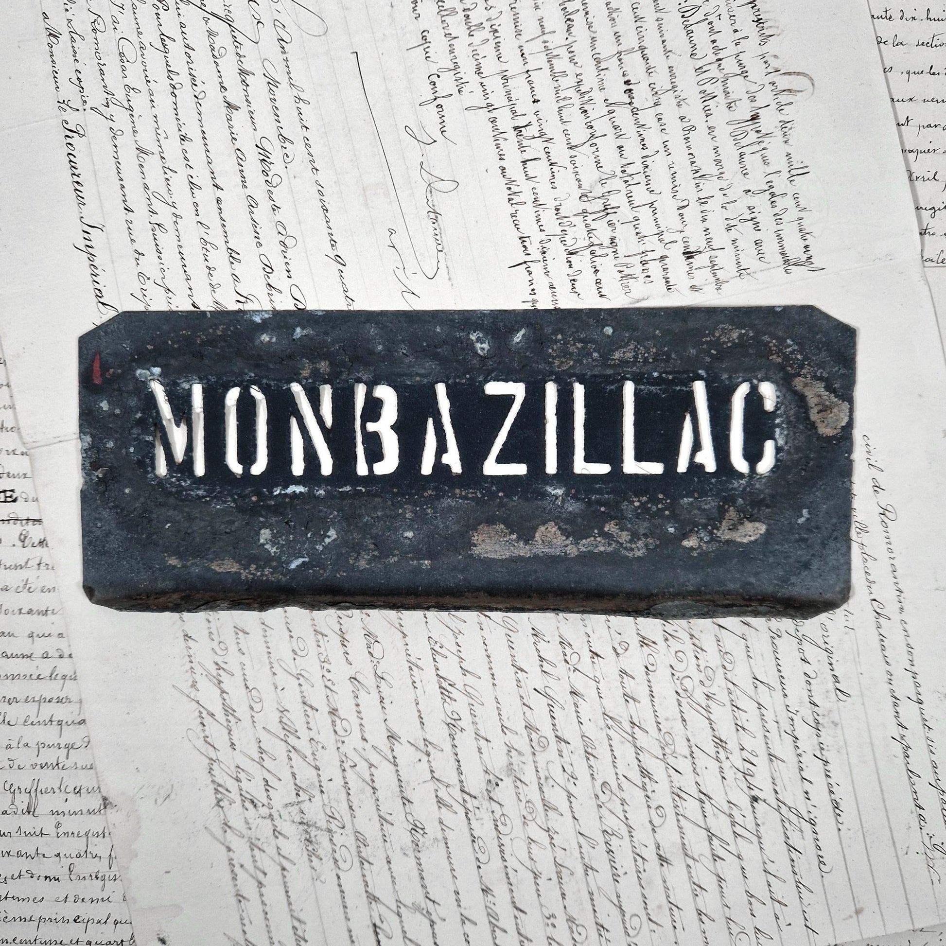 pochoir ancien monbazillac metal