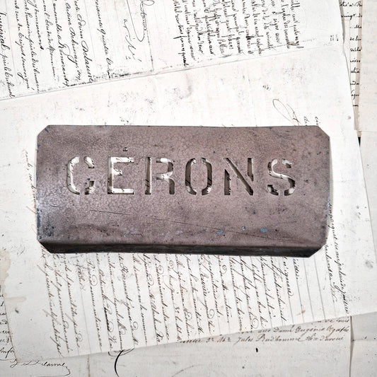 pochoir ancien zinc cerons bordeaux