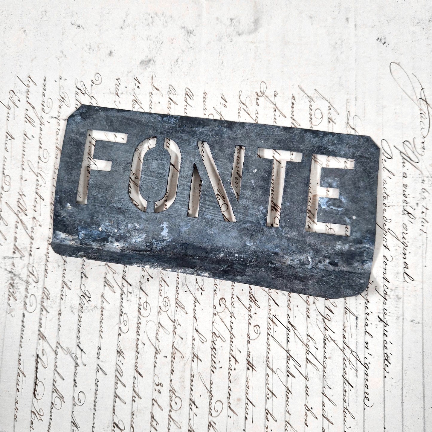 pochoir ancien zinc fonte industriel
