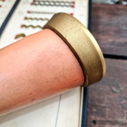 presentoir art deco main feminine