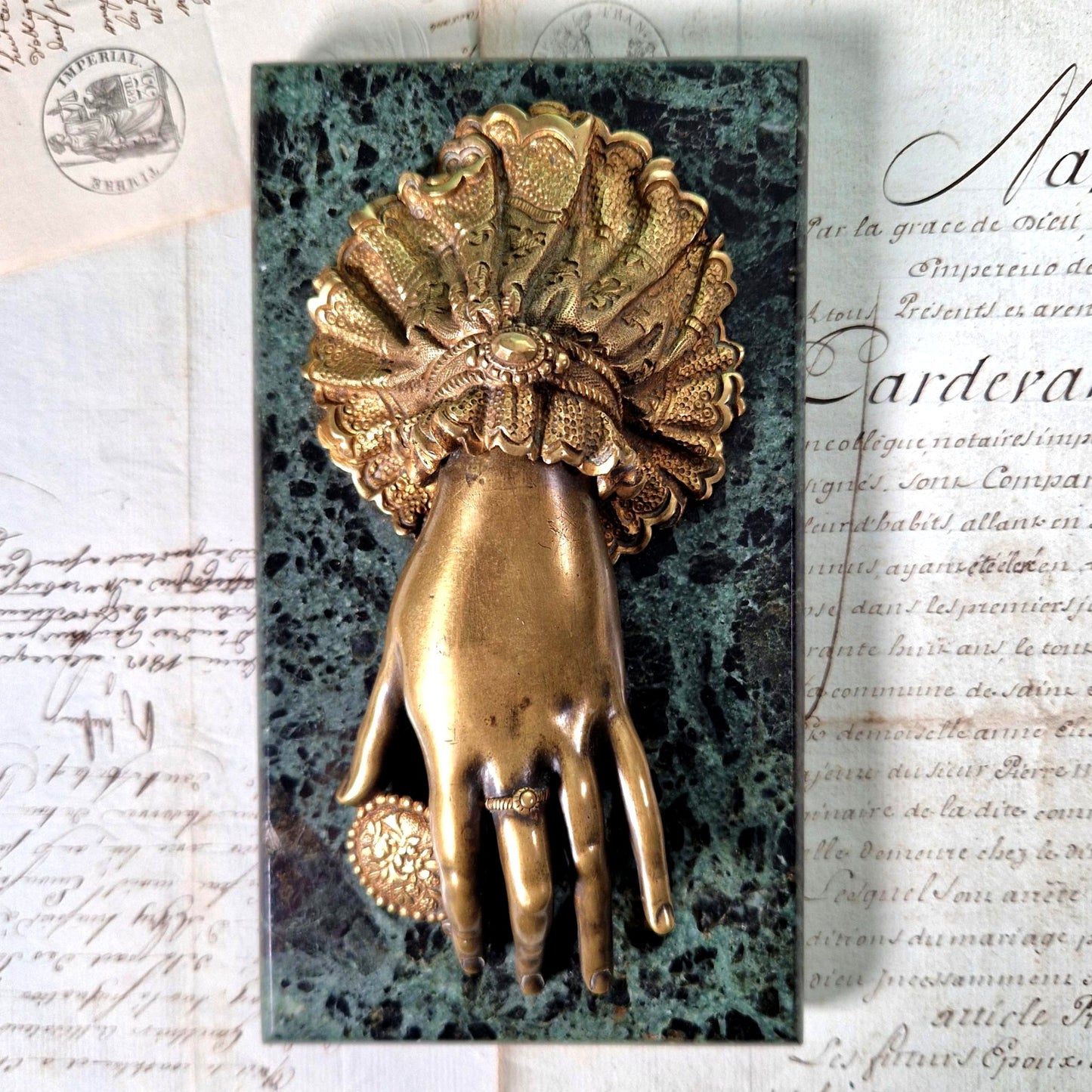 presse papiers main bronze marbre