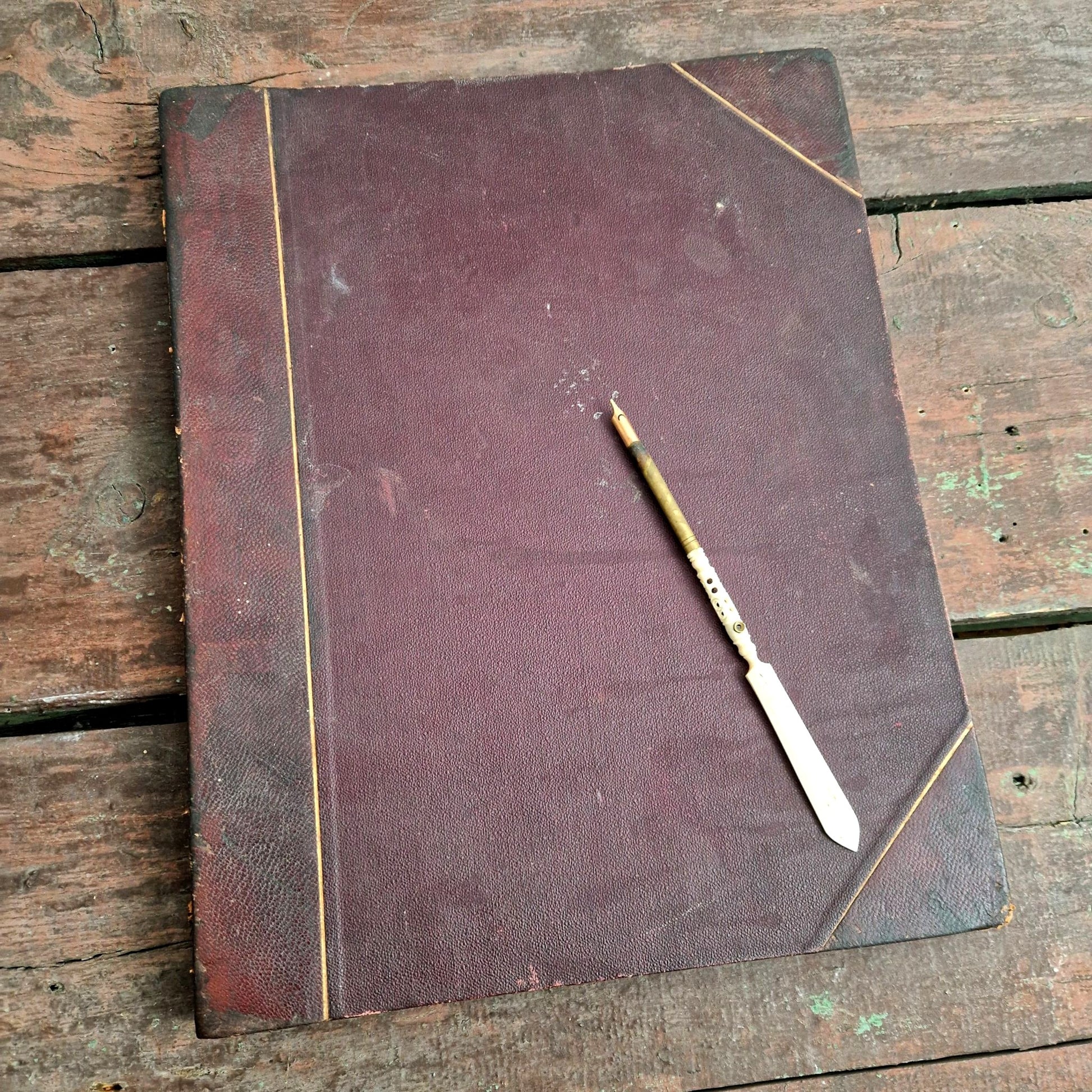 recueil monogrammes anciens dessinés main