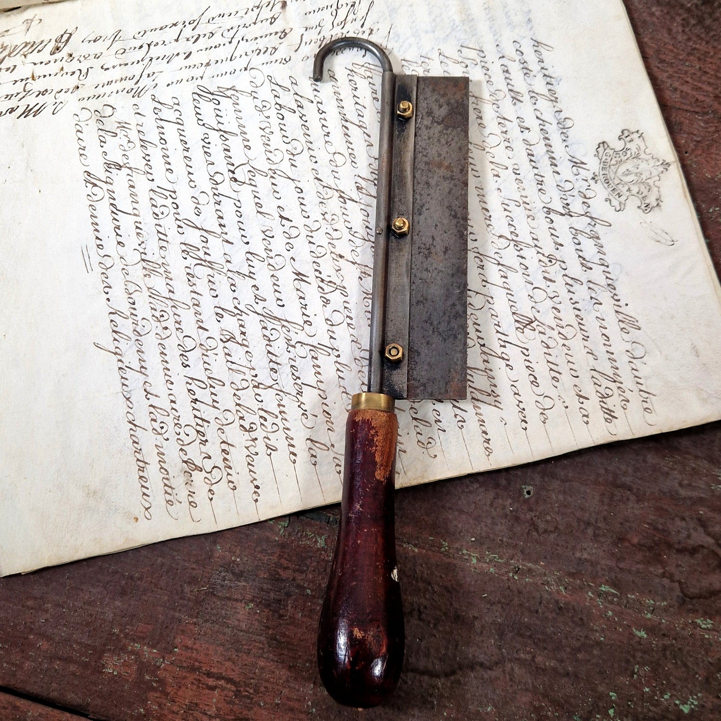 scie manche bois atelier horloger