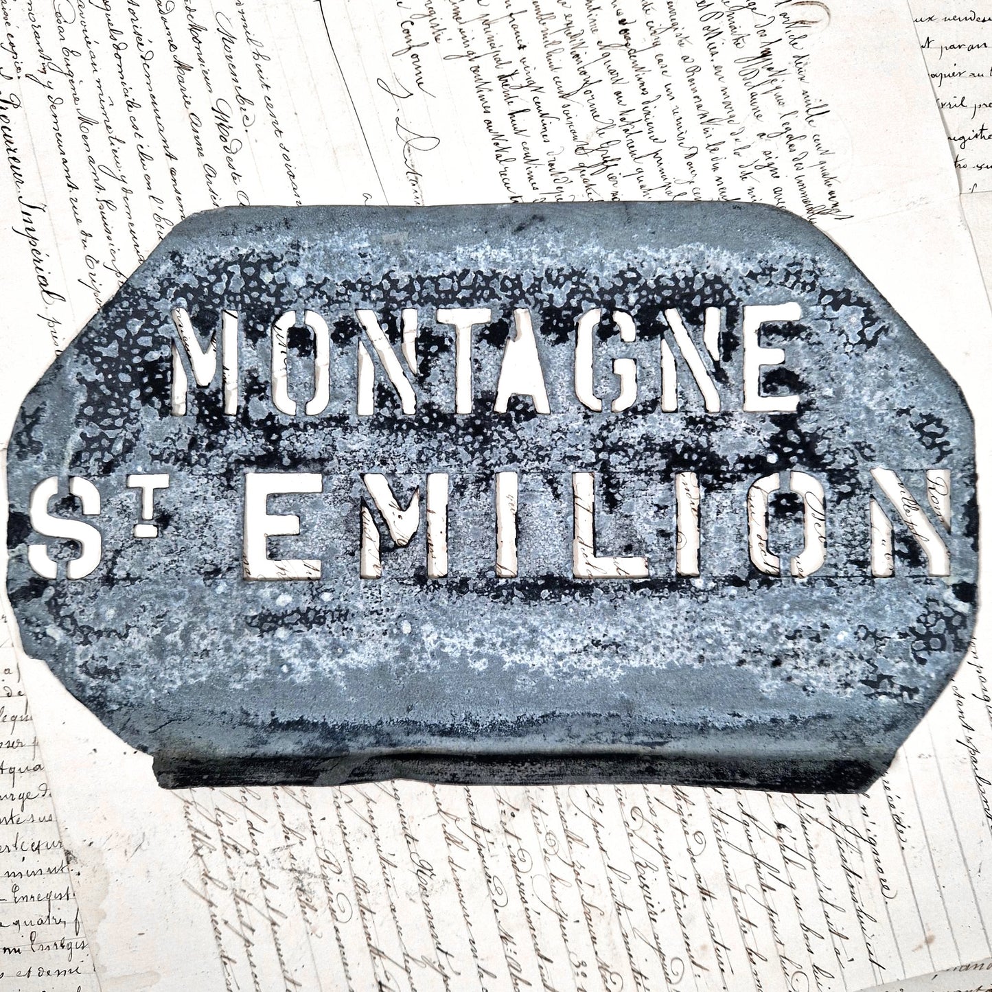 stencil wine montagne saint emilion