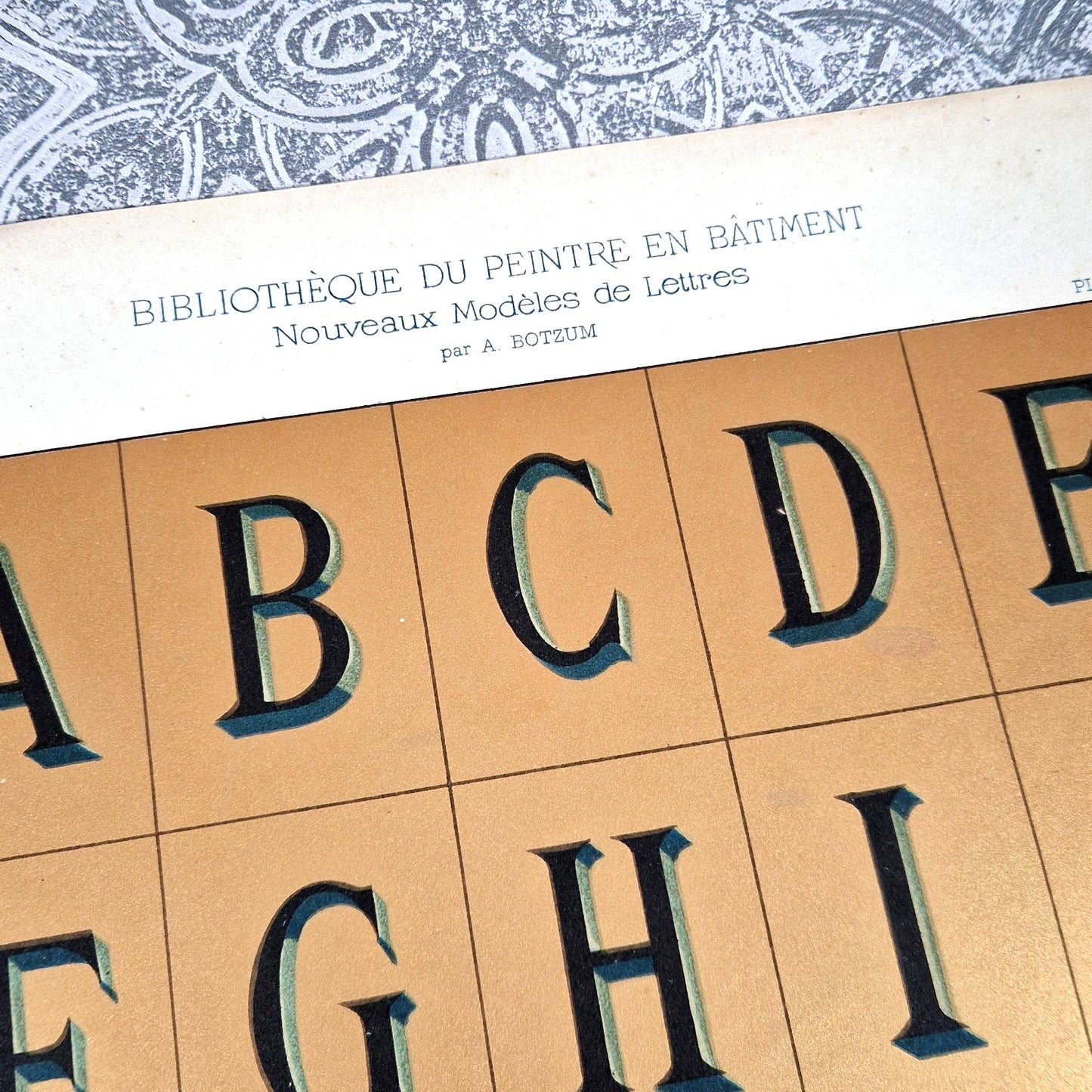 typographie relief bibliotheque botzum