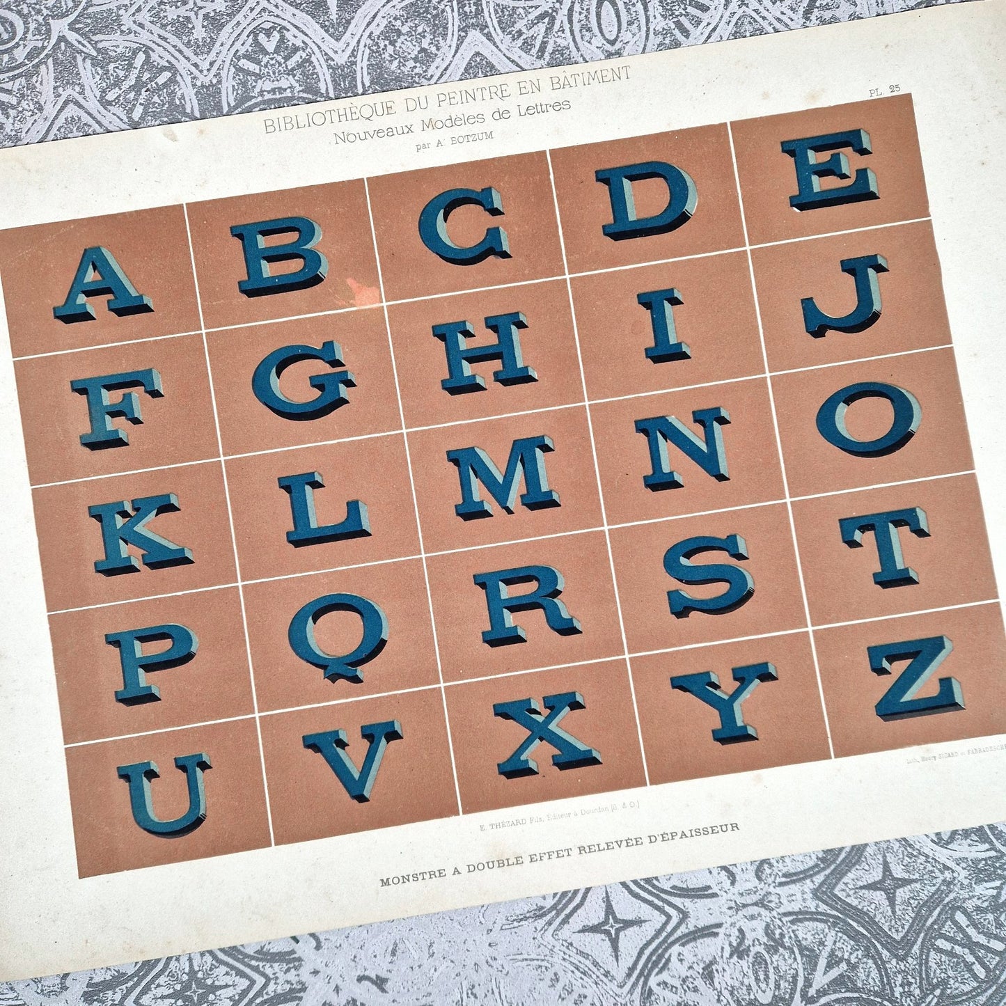 typographie relief enseigne belle époque