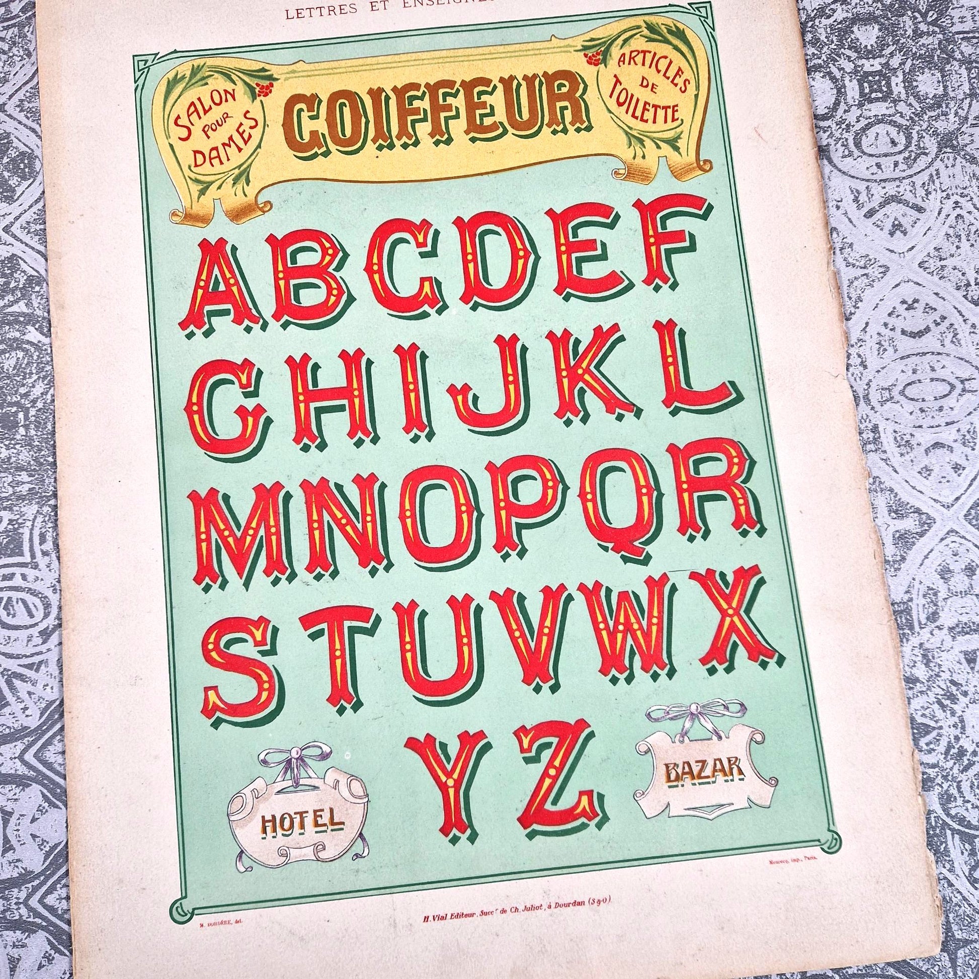 typographie salon dames 1900