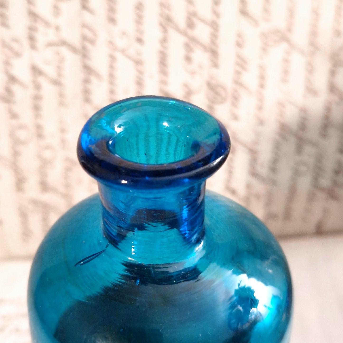 Flacon bleu turquoise POISON - Extrait de Belladone