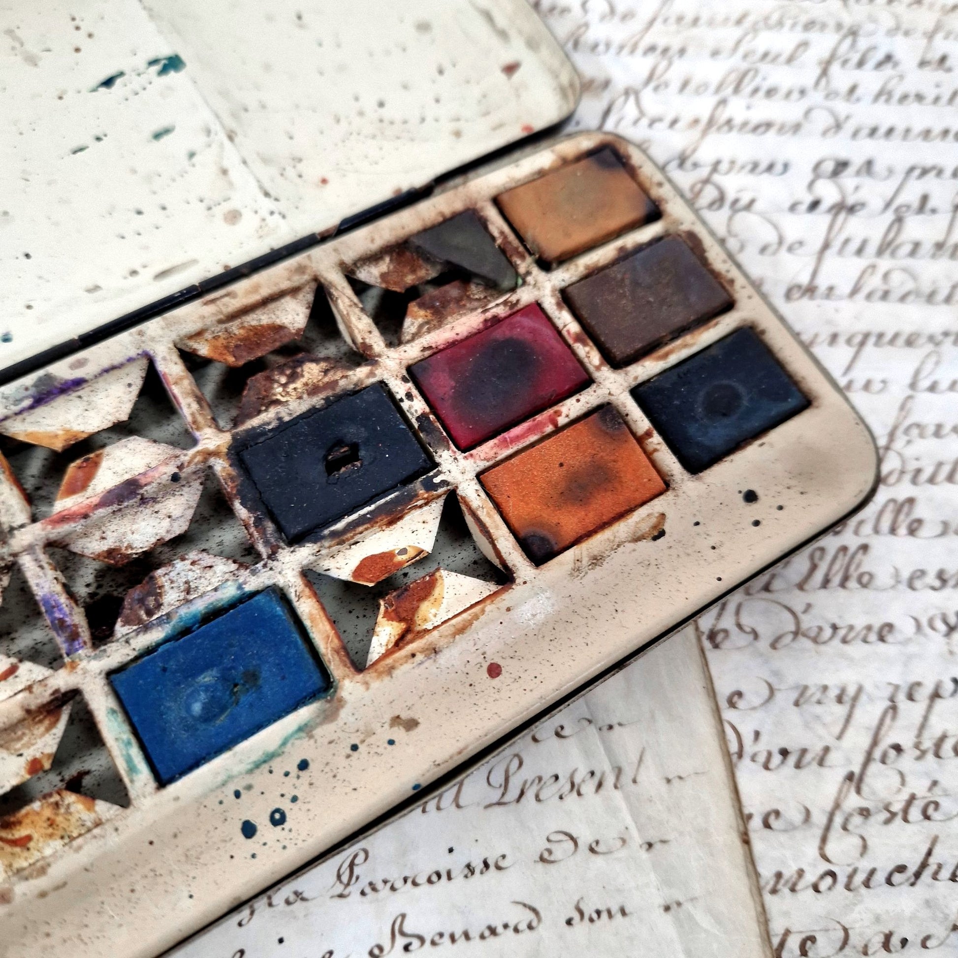 vintage enamel watercolor palette case