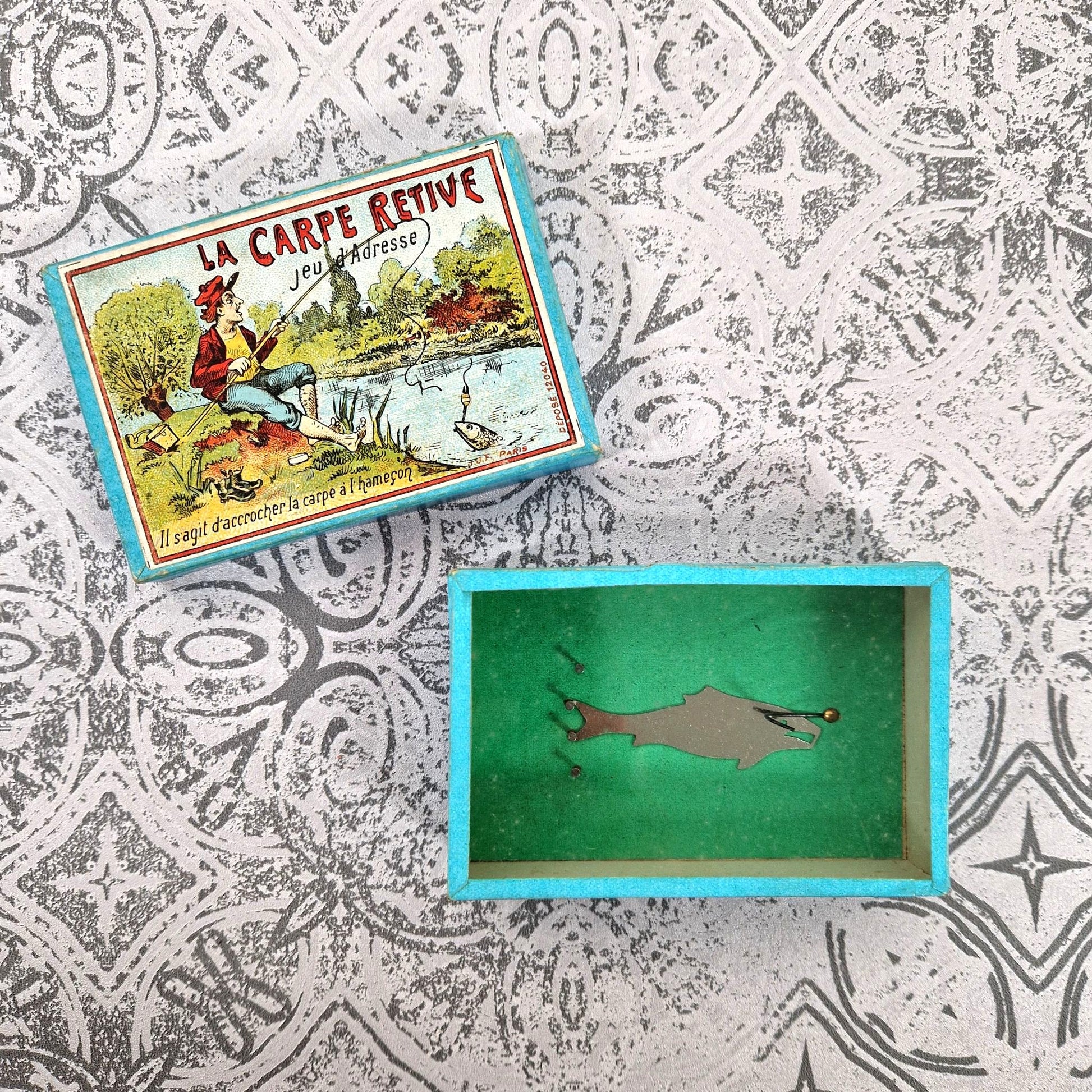 vintage fishing game carpe retive